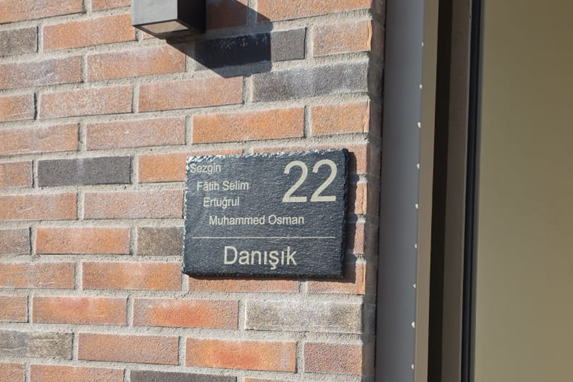 front slide 1920 x 1280 15